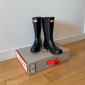 Black Gloss Hunter Rainboots with Welly Socks in Original Box